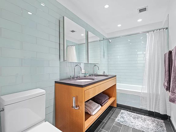5th image of 310 W 52nd St APT 21C