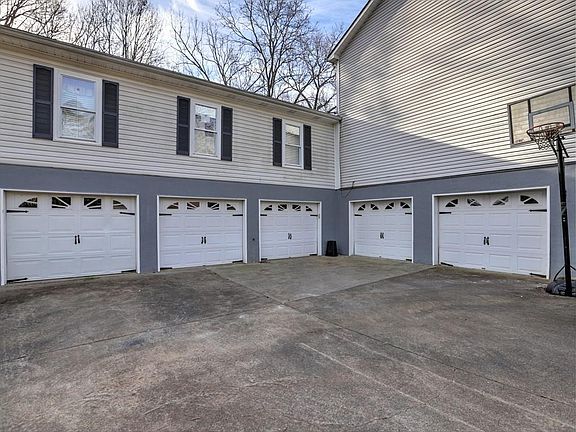 2nd image of 3932 Shoemaker Ct