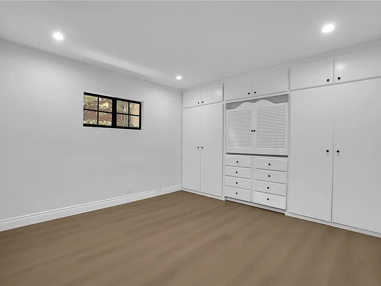 325 W Le Roy Ave — Photo 24