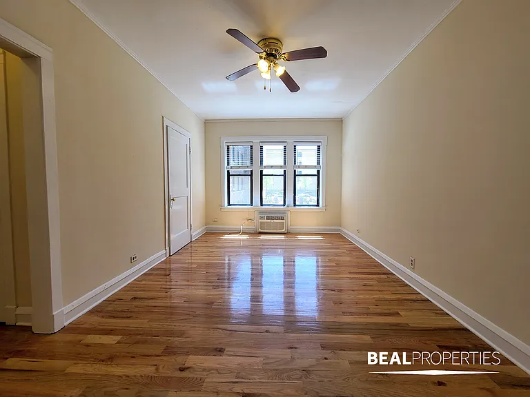740-50 West Addison Street — Photo 8