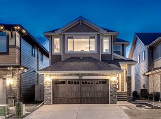 19 W Grove Pl SW, Calgary, AB T3H1Z4