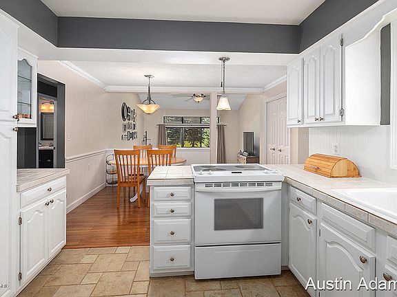 3rd image of 4821 Dellview Ct