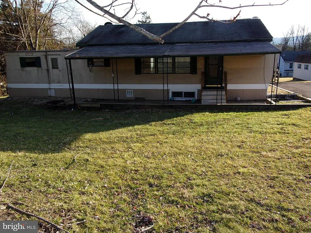 218 Douglass Dr photo 1