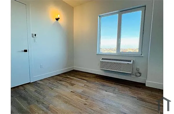 Building Photo - 1801 Weeks Ave #4J