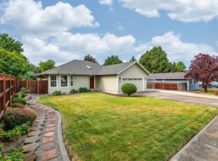 3348 Delta Waters Rd, Medford, OR 97504