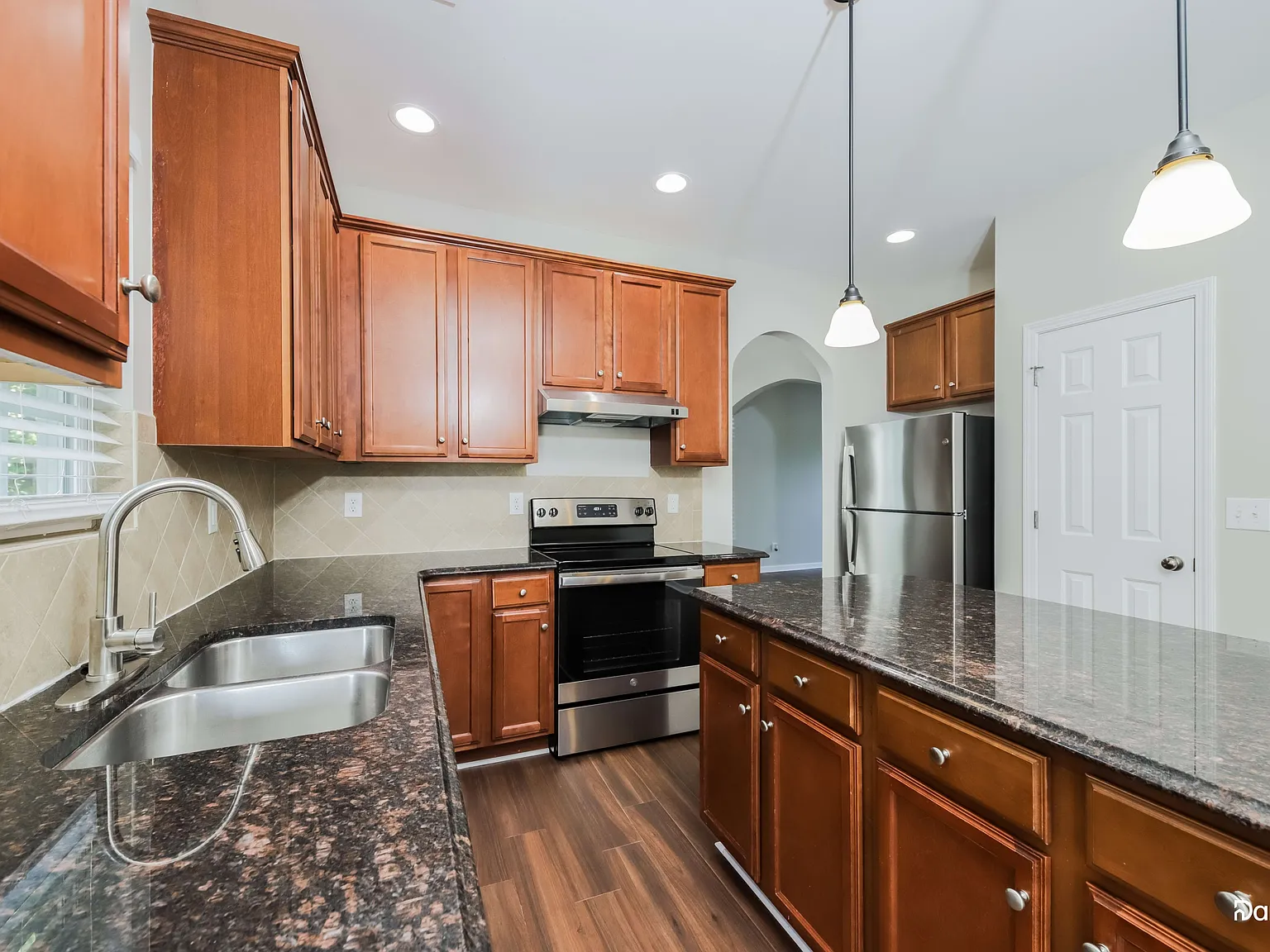 4 bed, 2.5 bath, 2758 sqft, $2,250 — Photo 4