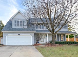710 Augusta Dr, North Aurora, IL 60542