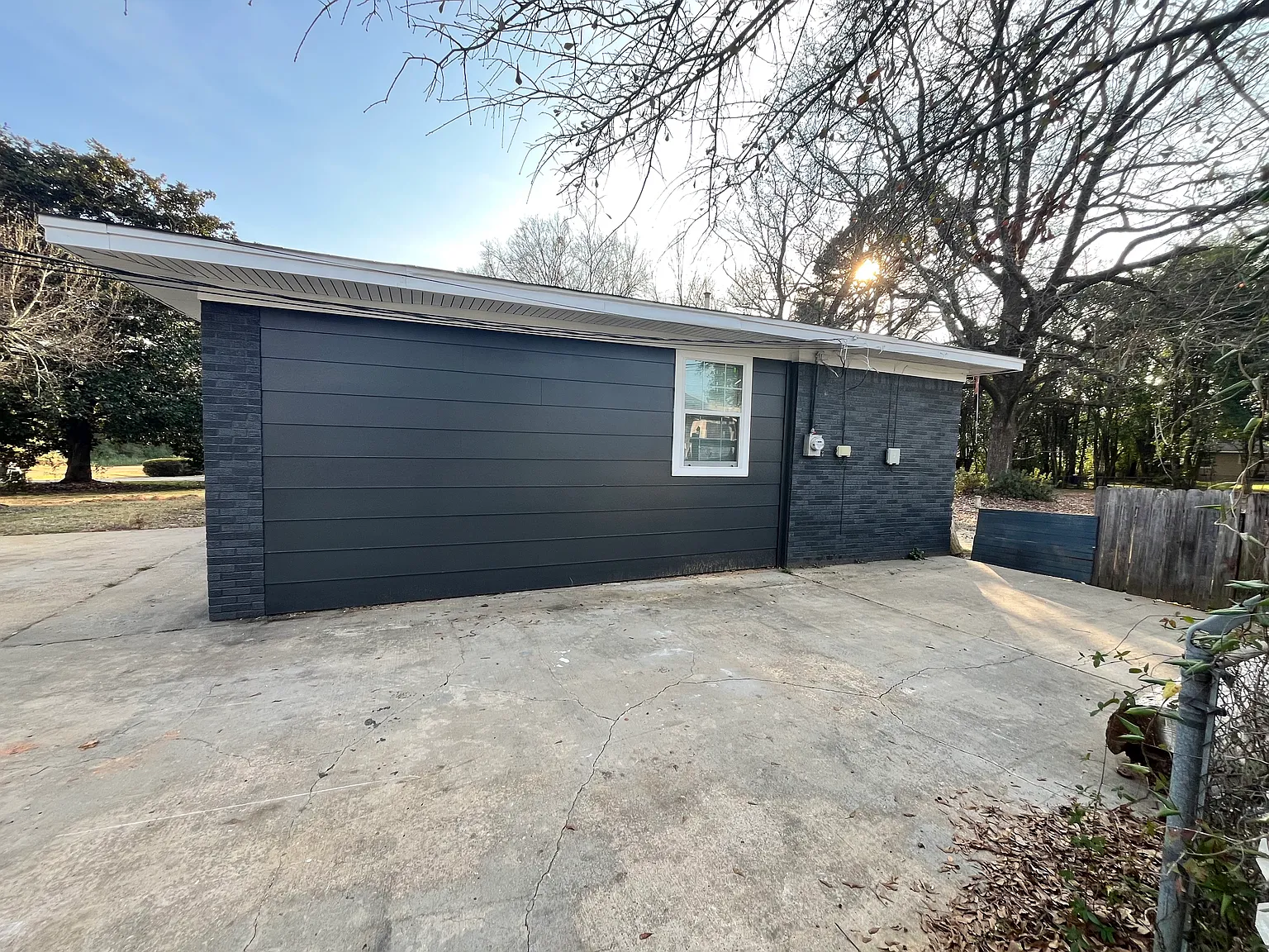414 Colonial Cir — Photo 3