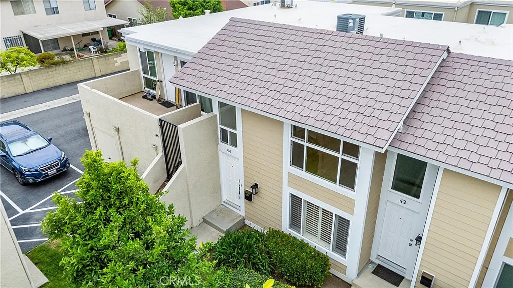 2 bed, 1078 sqft, $3,750 — Photo 1