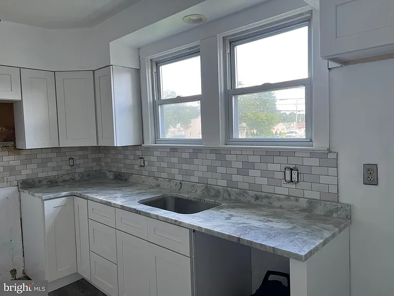 703 N Main St — Photo 10