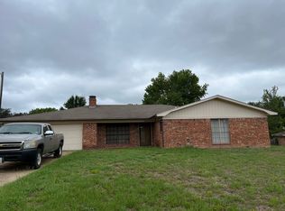 403 Chelsea St, Palestine, TX 75803