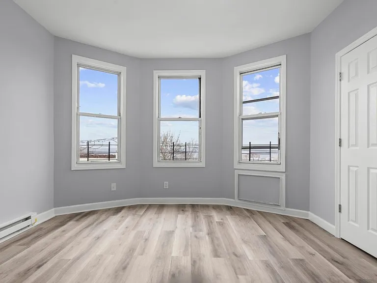 32 Van Cortlandt Park Ave — Photo 8