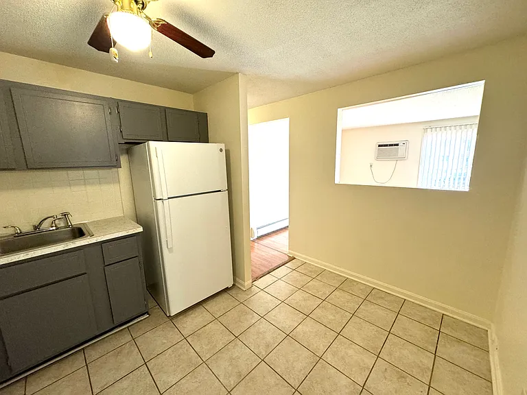 50L English Village Rd #201 — Photo 4