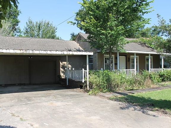 2nd image of 2295 Central Dr