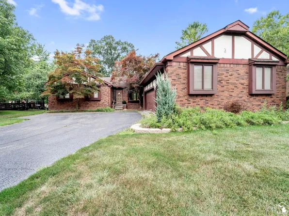 7789 Stout Ave, Grosse Ile, MI 48138