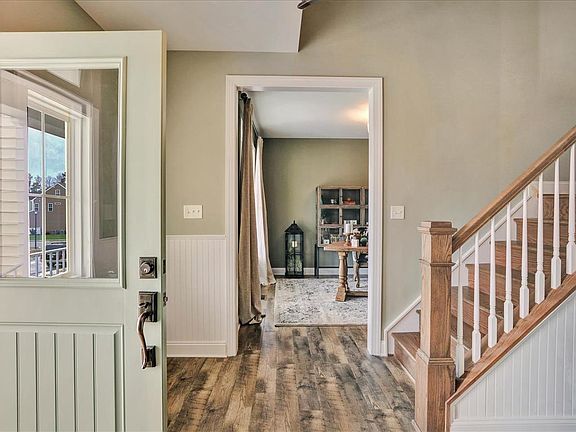 The Waverly II - Foyer