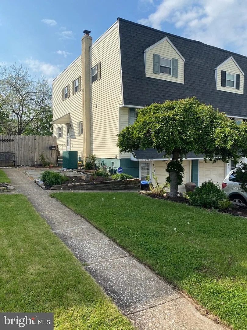 1721 Calamia Dr photo 1