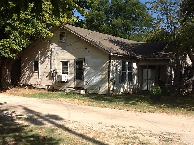 2nd image of 1900 N Kaufman St