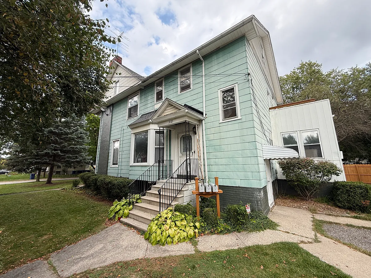 Building Photo - 1800 9th St #1B
