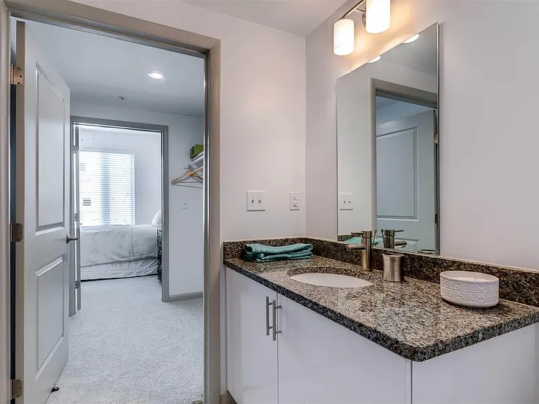 East 51 At Rocketts Landing — Photo 9