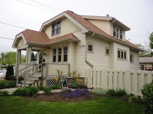 2662 N 71st St, Wauwatosa, WI 53213