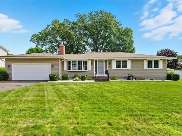 120 Labelle Cir, Chicopee, MA 01020