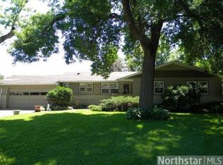 1592 Maple Knoll Dr, Falcon Heights, MN 55113