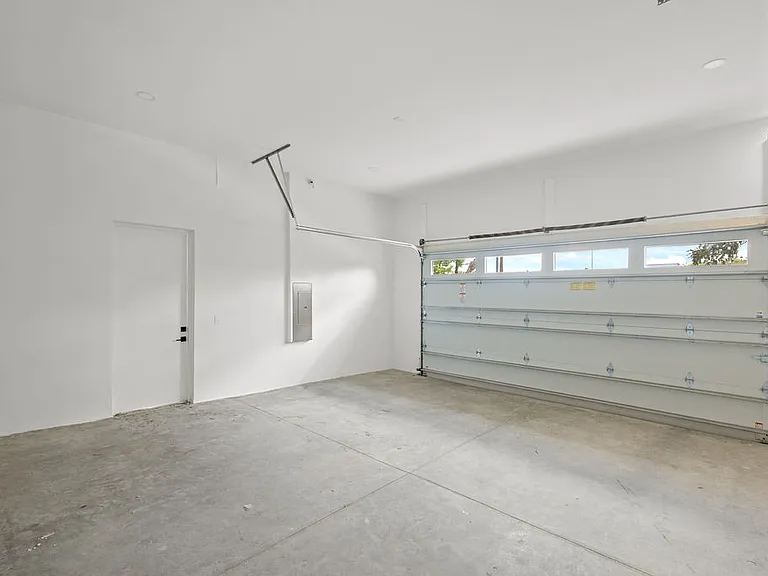 3202 W La Salle St — Photo 81