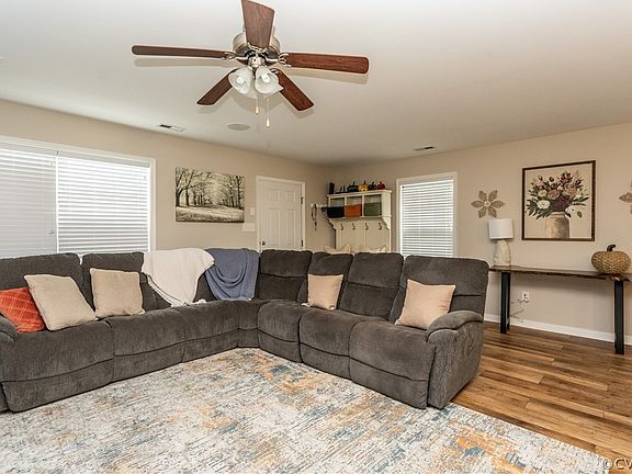 5th image of 7499 Pebble Lake Dr
