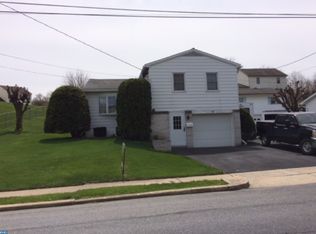 108 W Jefferson St, Womelsdorf, PA 19567