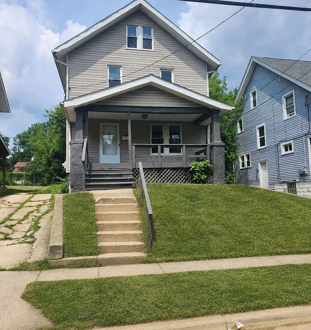 4 bed, 1.5 bath, 1373 sqft, $1,225 — Photo 1