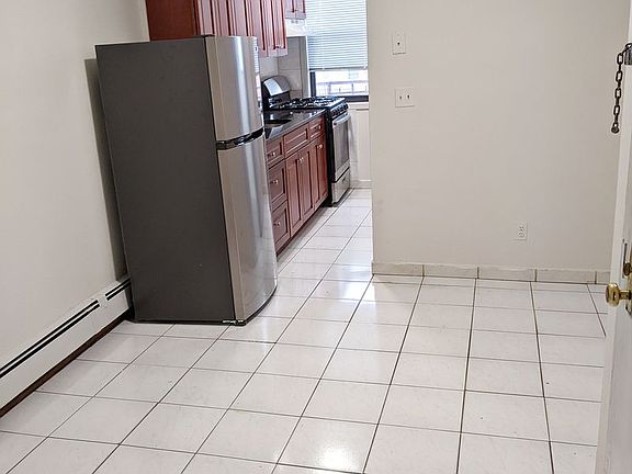 5th image of 2338 38th St #3L