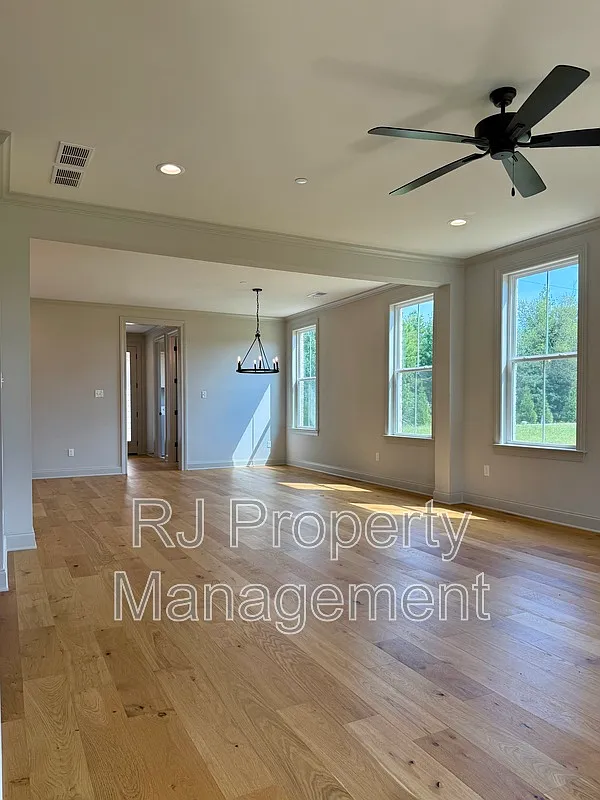 3 bed, 2.5 bath, 2209 sqft, $3,500 — Photo 4