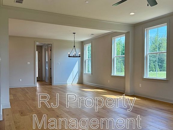 4th image of 924 Aldwick Dr