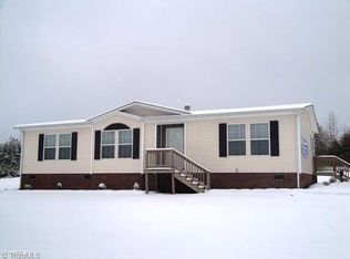 2052 Carpenters Square Rd, Crouse, NC 28033