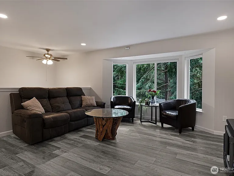 22445 Sunridge Way NE — Photo 3