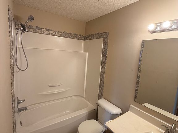 5th image of 11116 Drake St NW