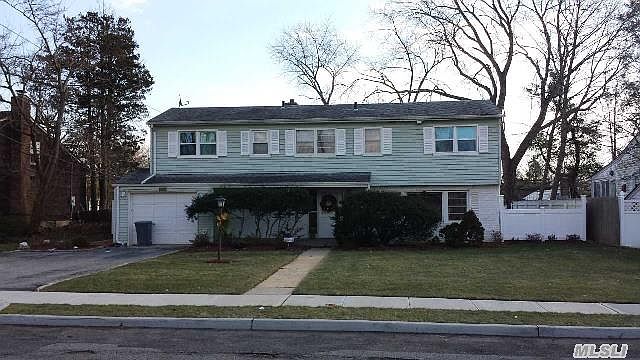 1st image of 7 Greentree Cir