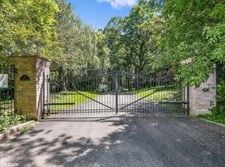 1 Algonquin Rd, Barrington, IL 60010