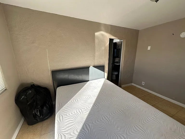 509 W Inyokern Rd #1-2-7 — Photo 4