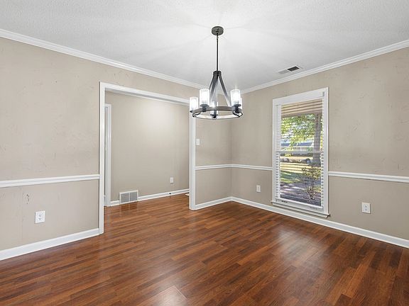 3rd image of 330 Oakleigh Dr
