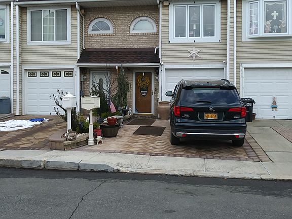 2nd image of 100 Benjamin Dr