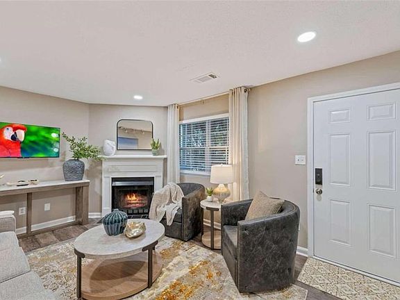 2nd image of 122 Bentley Pkwy