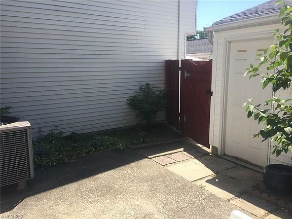 3rd image of 7393 Wooster Ct