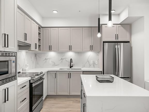 5th image of 12109 223rd St #306