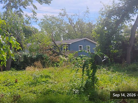 3rd image of 647 New Hampshire St