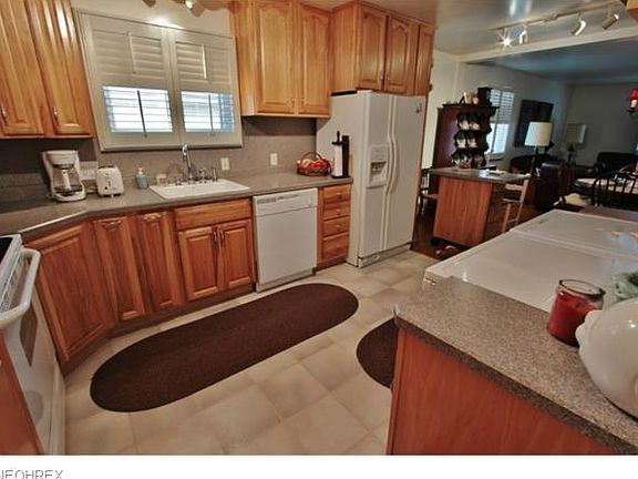 5th image of 1524 Stanton Ave