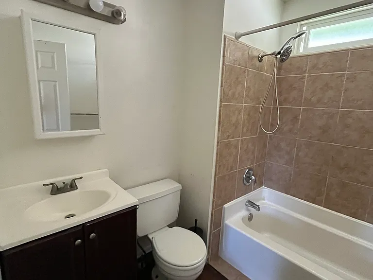 320 Berry St #A — Photo 9