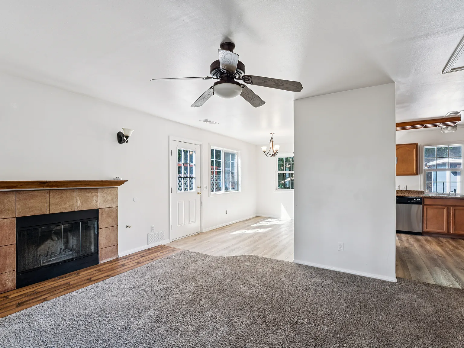 2 bed, 2.5 bath, 1052 sqft, $2,125 — Photo 3