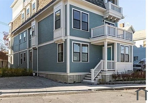 2nd image of 48 Taylor St